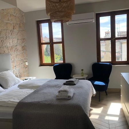 De Luxe Room In The Heart Of The City Ровин Екстериор снимка