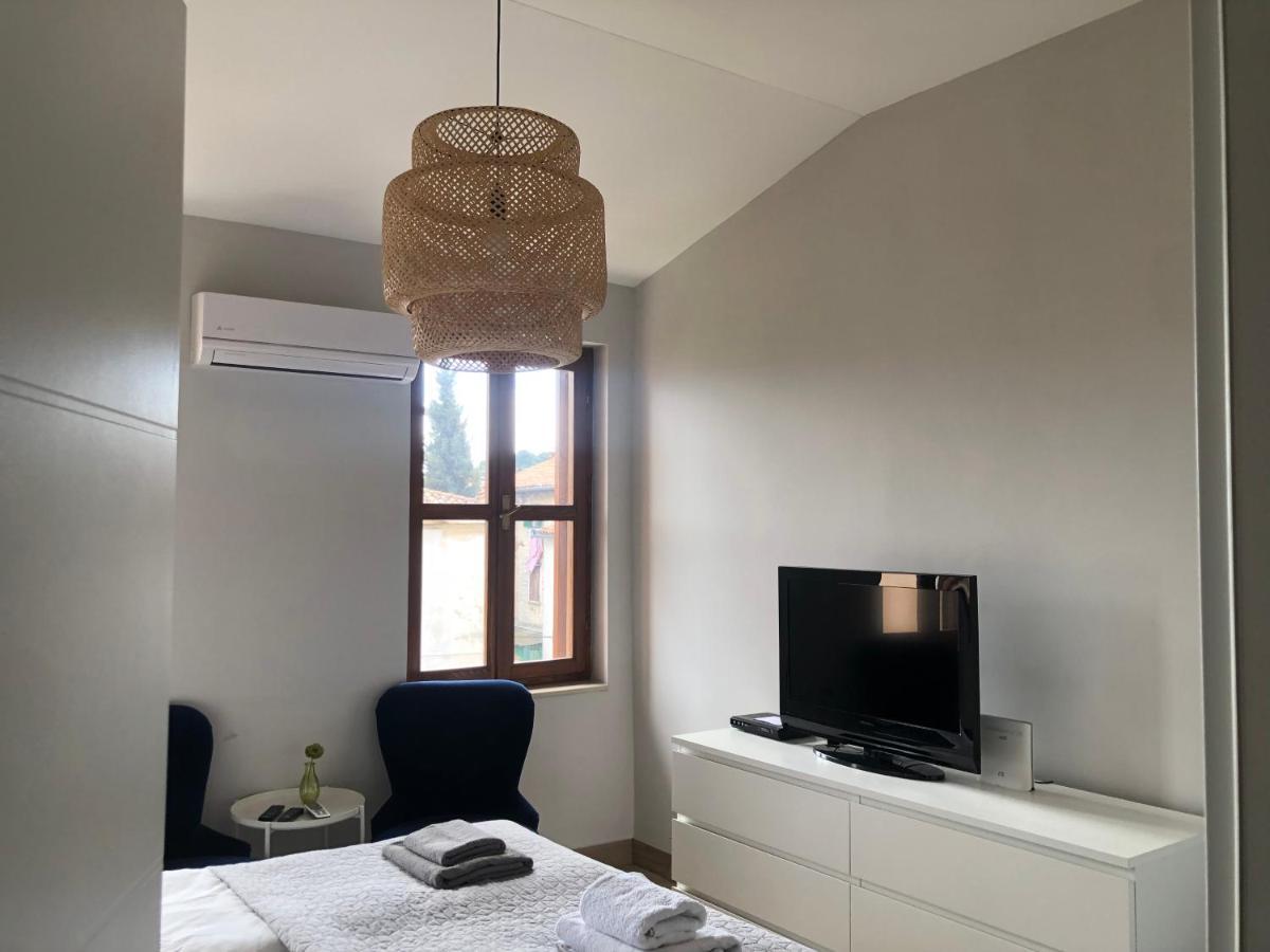 De Luxe Room In The Heart Of The City Ровин Екстериор снимка